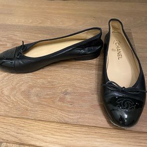 Black classic Chanel flats